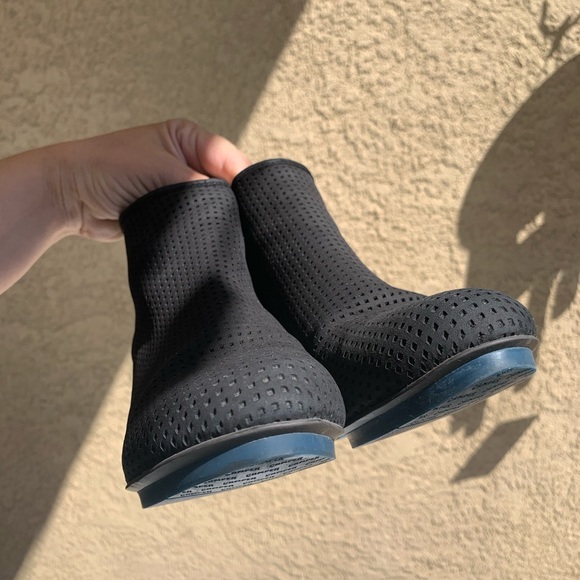 Camper Miriam Perforated Black leather blue heel booties 7.5-8 (European 38) - Picture 8 of 16